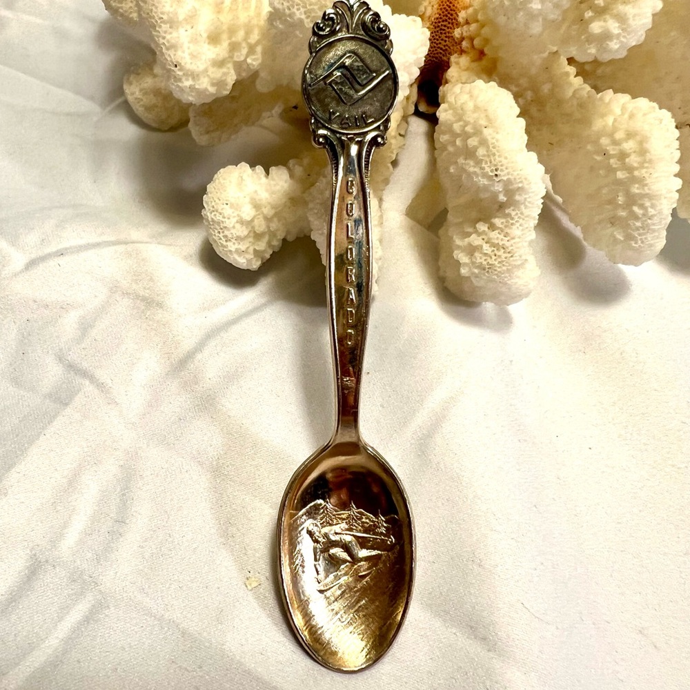 Vintage Lot of 7 Assorted Collectible Souvenir Spoons Set. - Picture 7 of 9